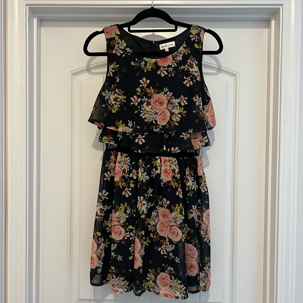 Emerald Sundae Sleeveless Dress. Black Floral. Junior Size- Large.